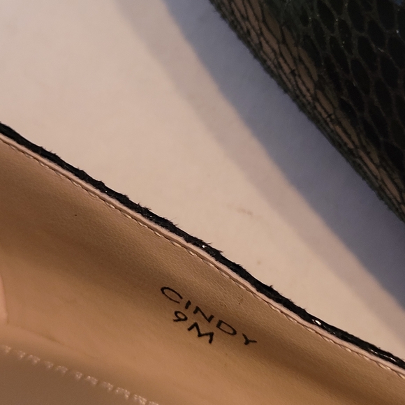 ELLEN TRACY CLASSIC POINTED FAUX REPTILE POINTED TOE PUMP SIZE 9 - Picture 7 of 7